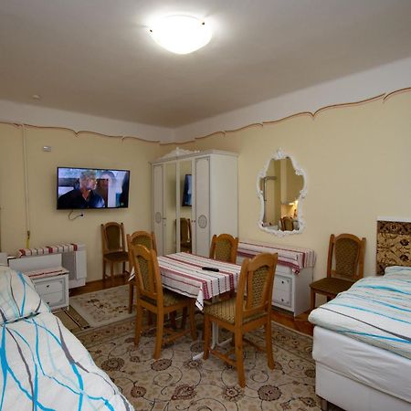 Amalia Apartman Gyula Extérieur photo