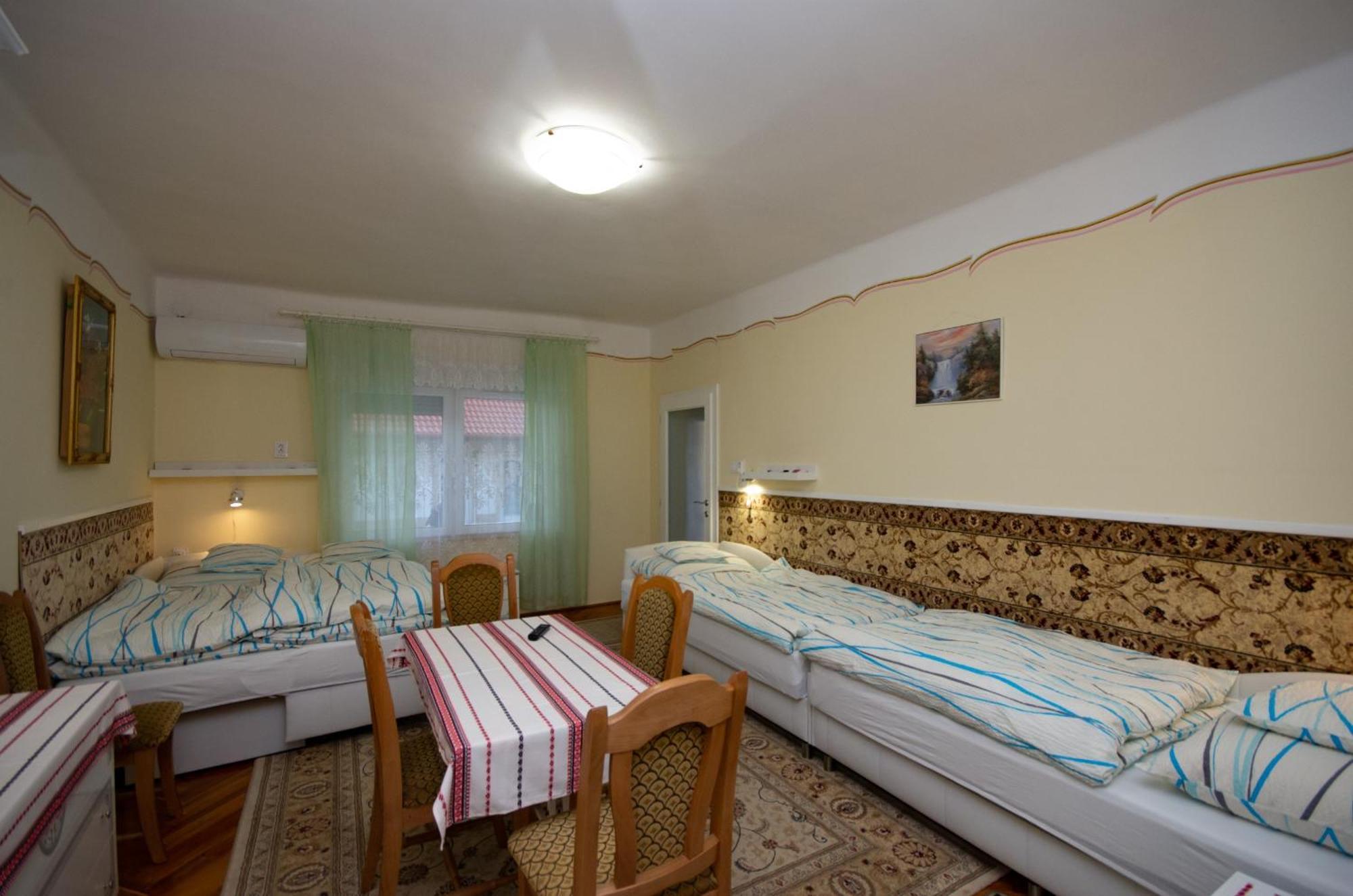 Amalia Apartman Gyula Extérieur photo
