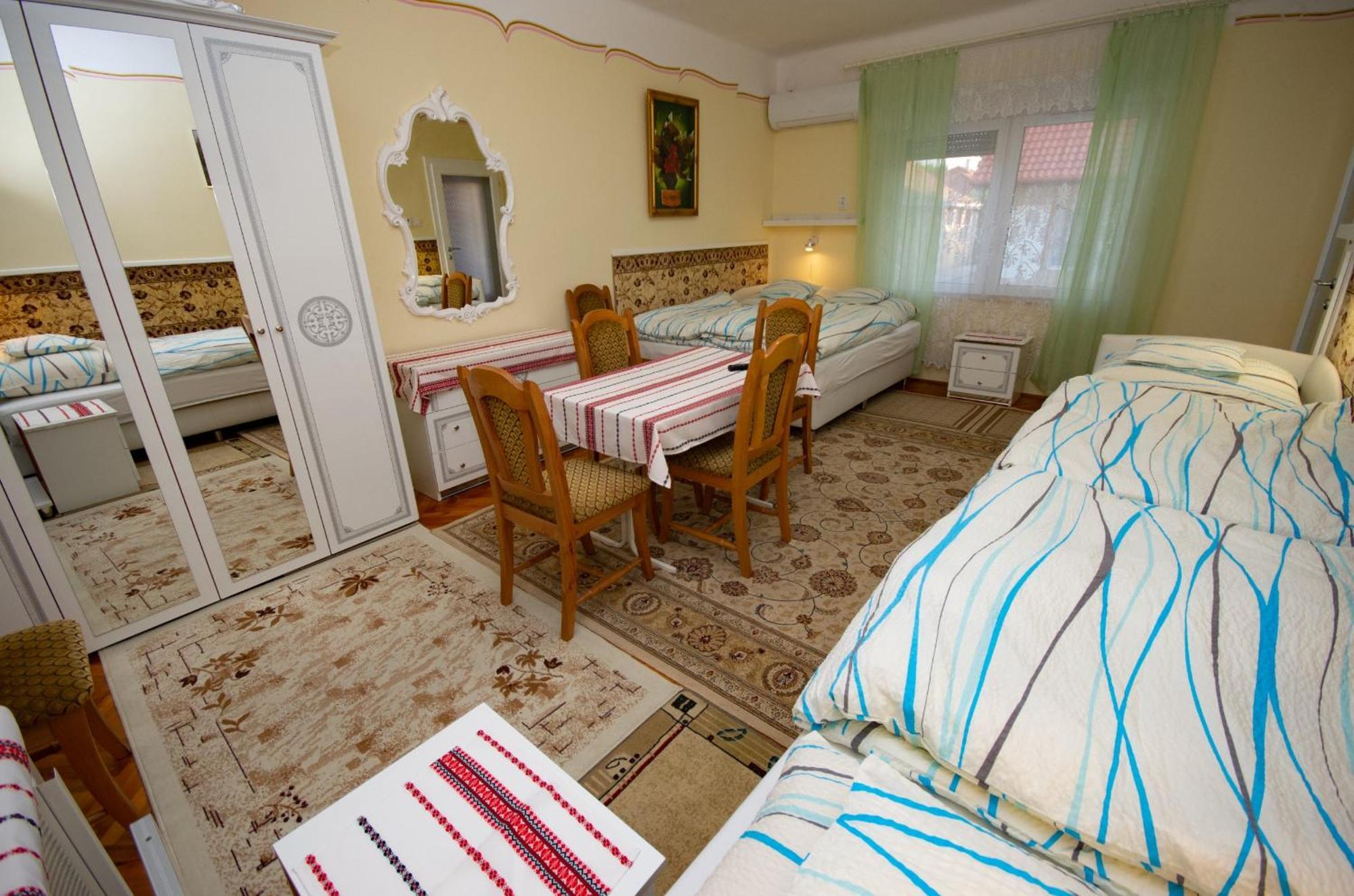 Amalia Apartman Gyula Extérieur photo