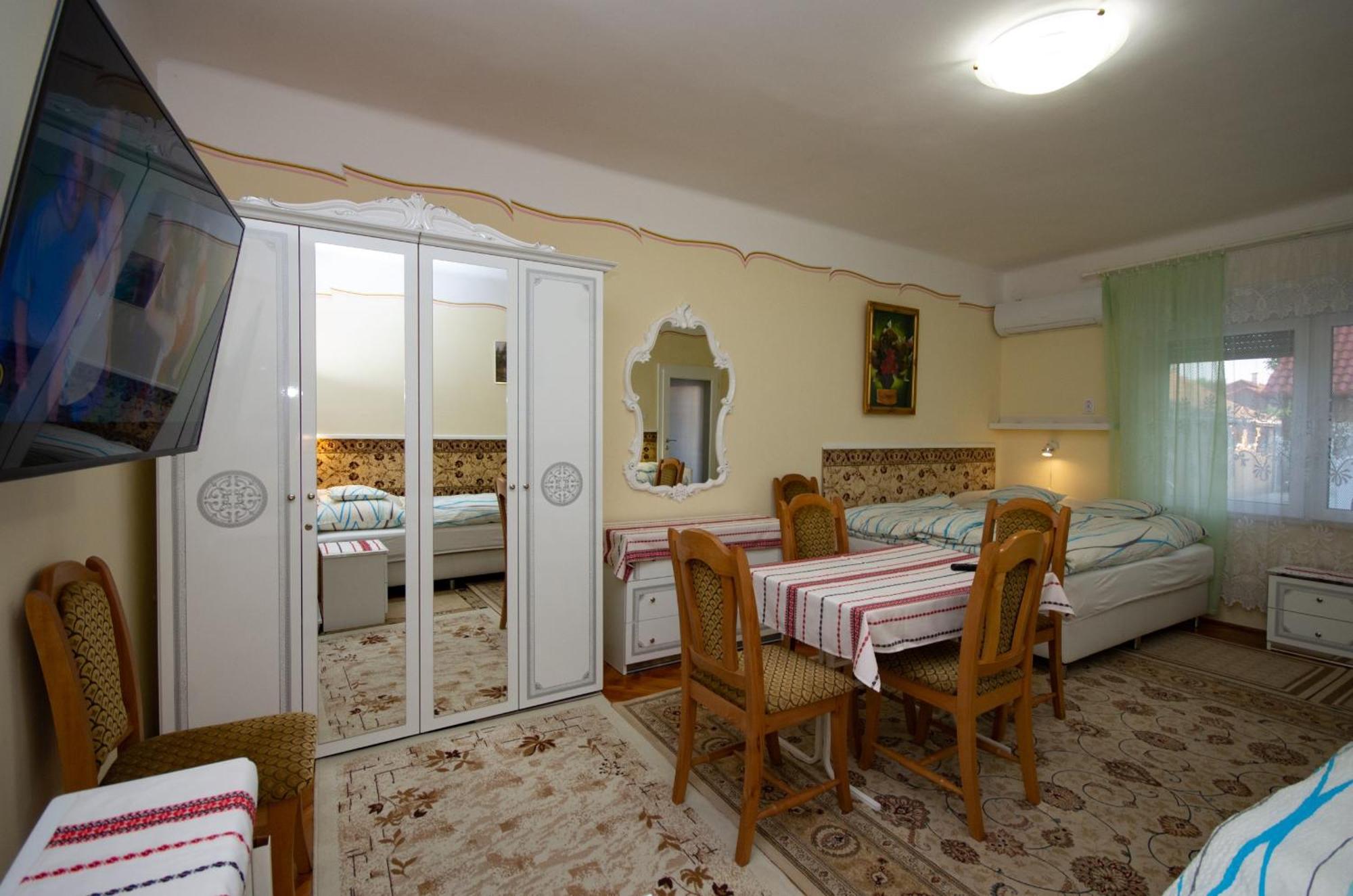 Amalia Apartman Gyula Extérieur photo