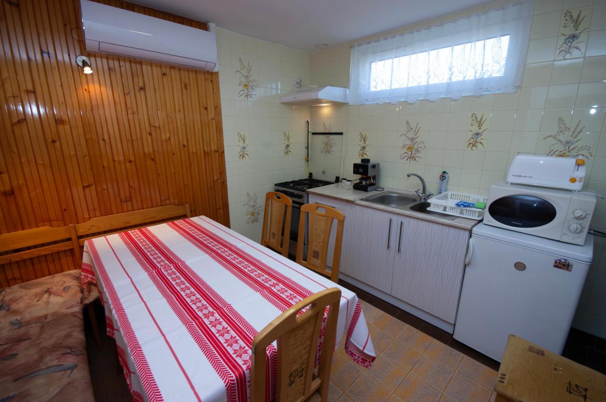Amalia Apartman Gyula Extérieur photo