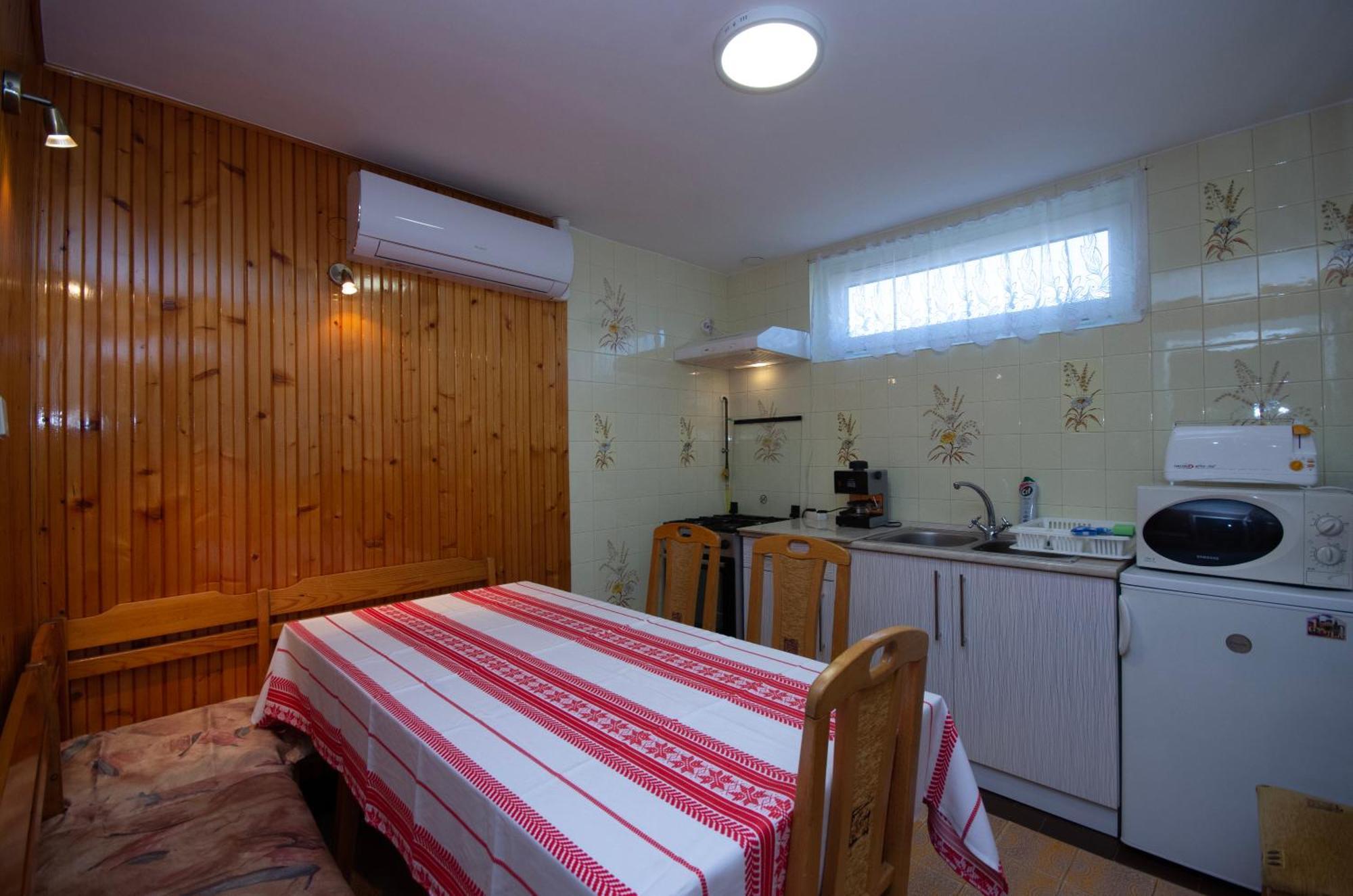 Amalia Apartman Gyula Extérieur photo