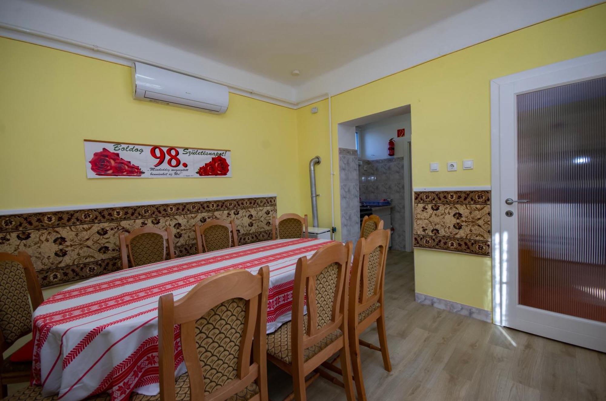 Amalia Apartman Gyula Extérieur photo