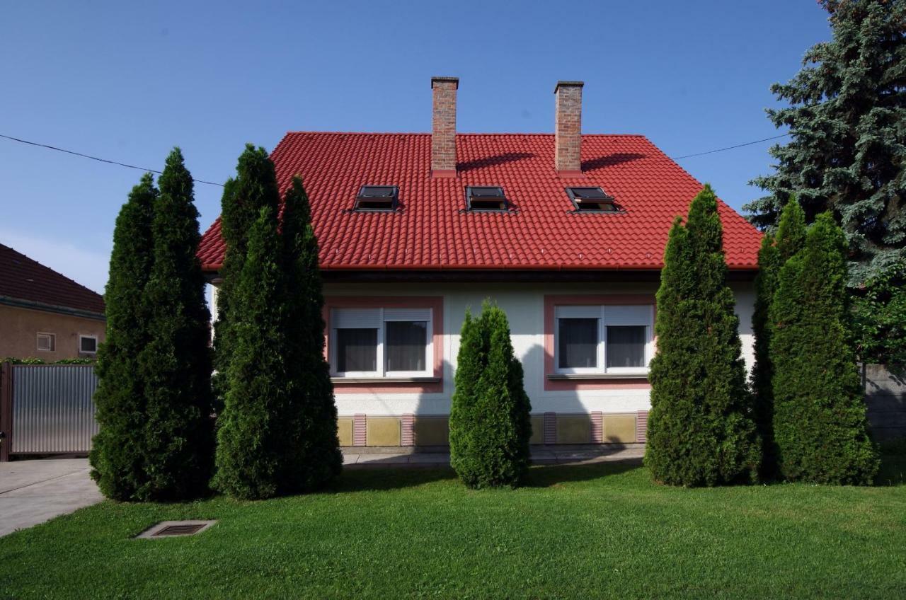Amalia Apartman Gyula Extérieur photo