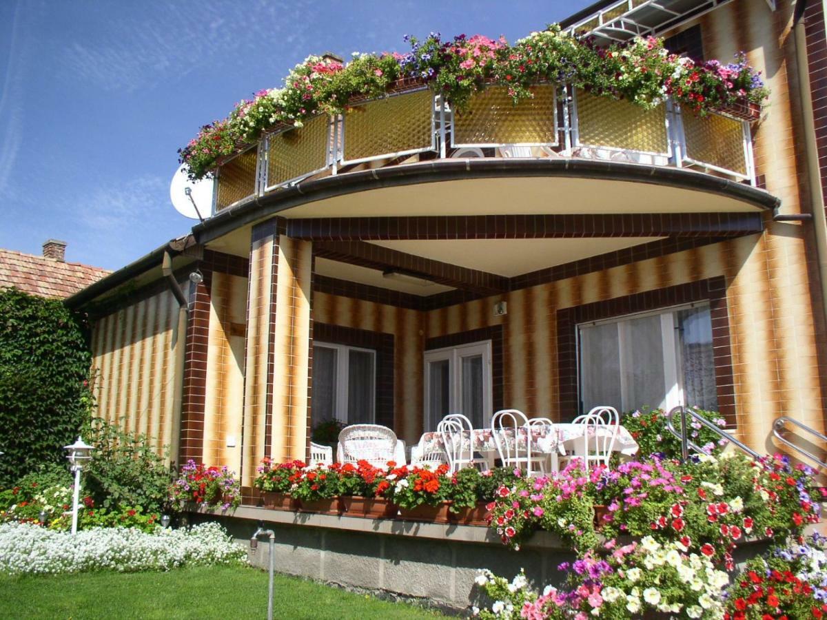 Amalia Apartman Gyula Extérieur photo