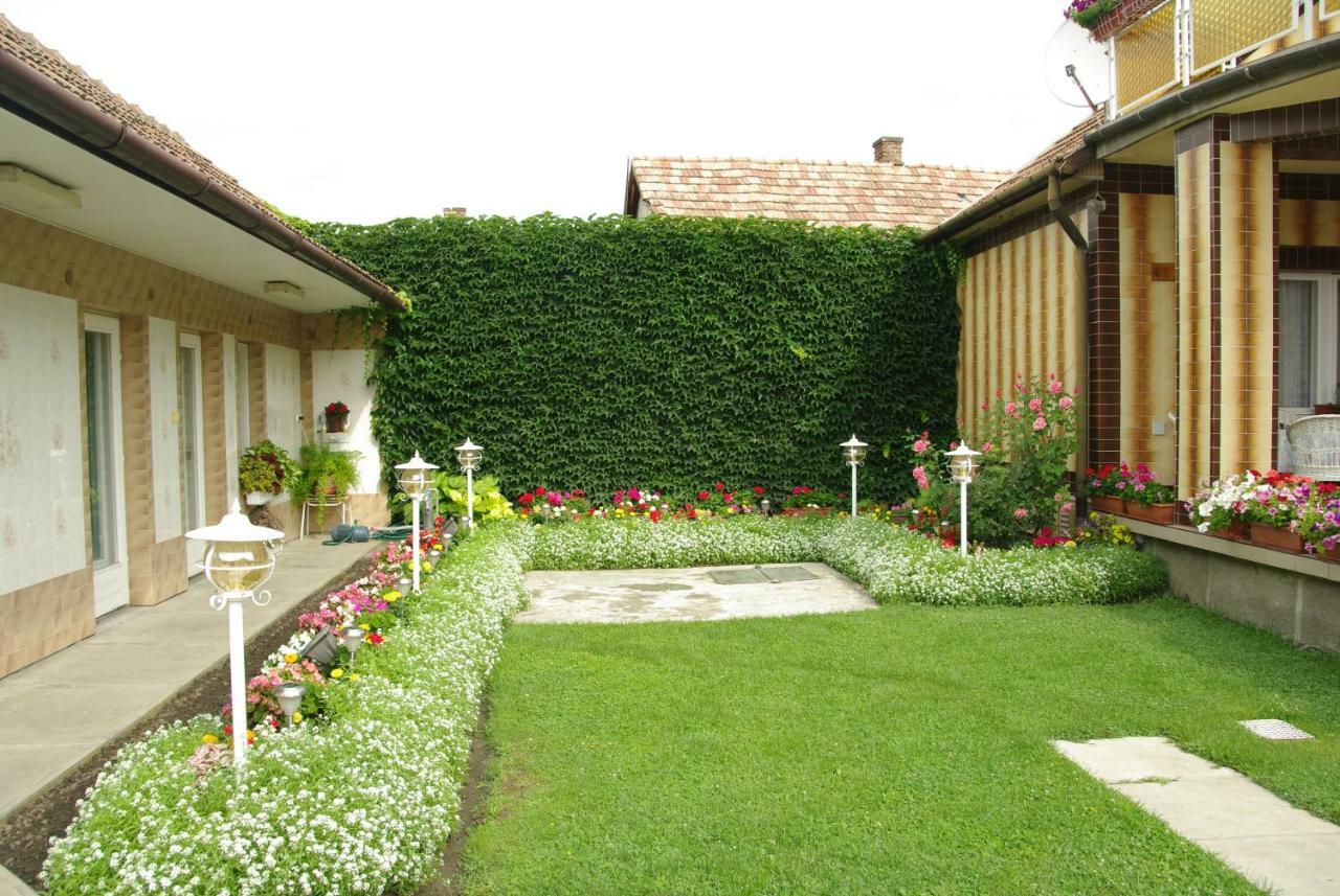 Amalia Apartman Gyula Extérieur photo
