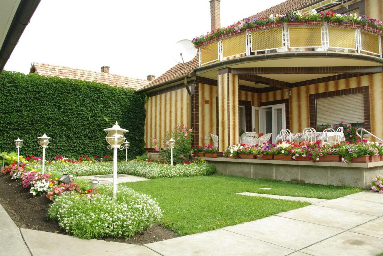 Amalia Apartman Gyula Extérieur photo