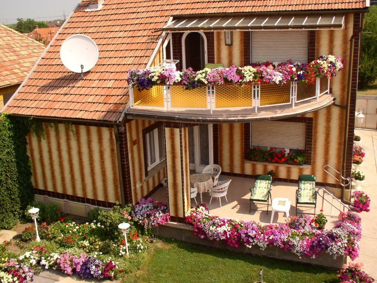 Amalia Apartman Gyula Extérieur photo