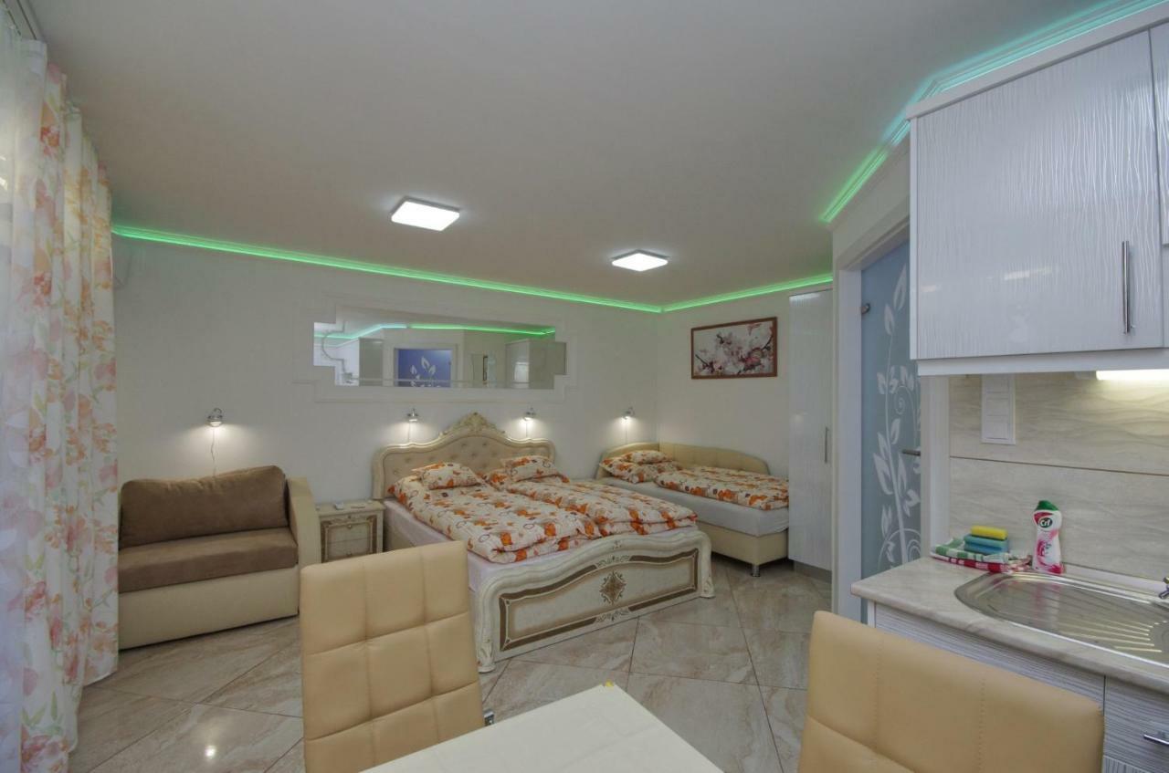 Amalia Apartman Gyula Extérieur photo