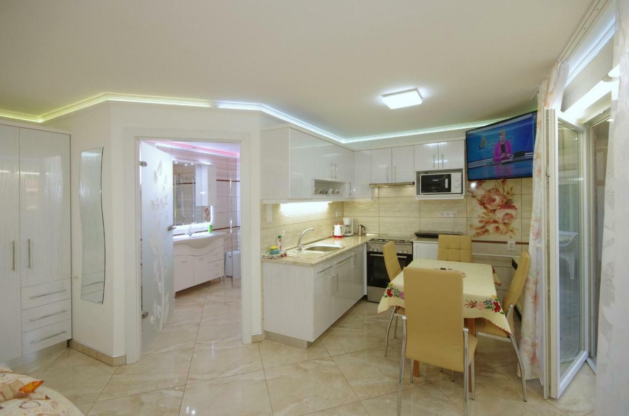 Amalia Apartman Gyula Extérieur photo