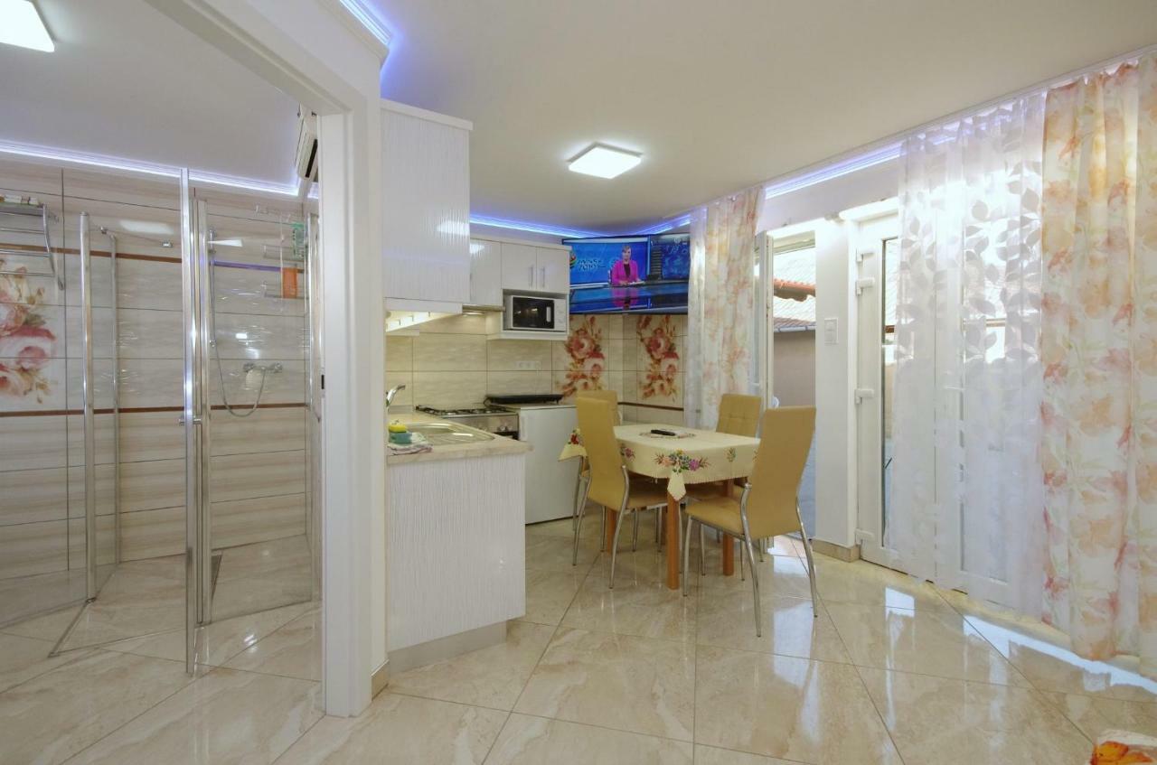 Amalia Apartman Gyula Extérieur photo