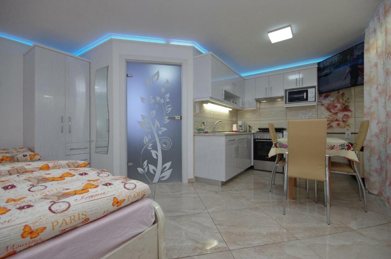 Amalia Apartman Gyula Extérieur photo