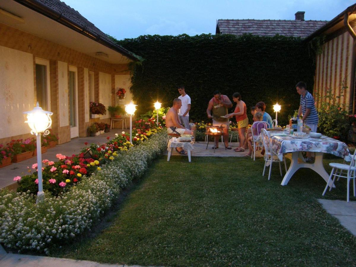 Amalia Apartman Gyula Extérieur photo